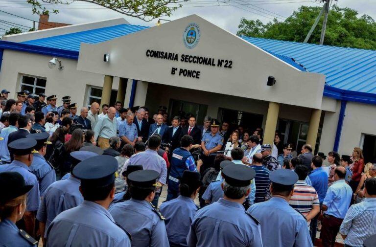 Valdés inauguró la Comisaría del barrio Ponce. (Foto: Época)