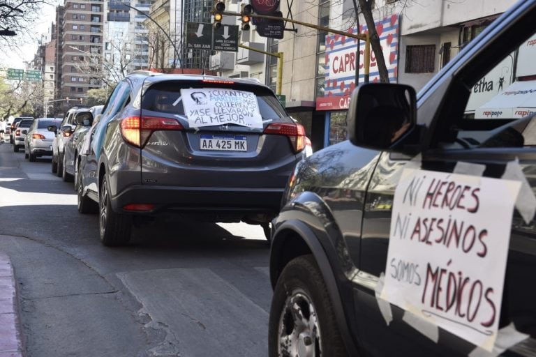 Caravana de Médicos Autoconvocados en Córdoba.