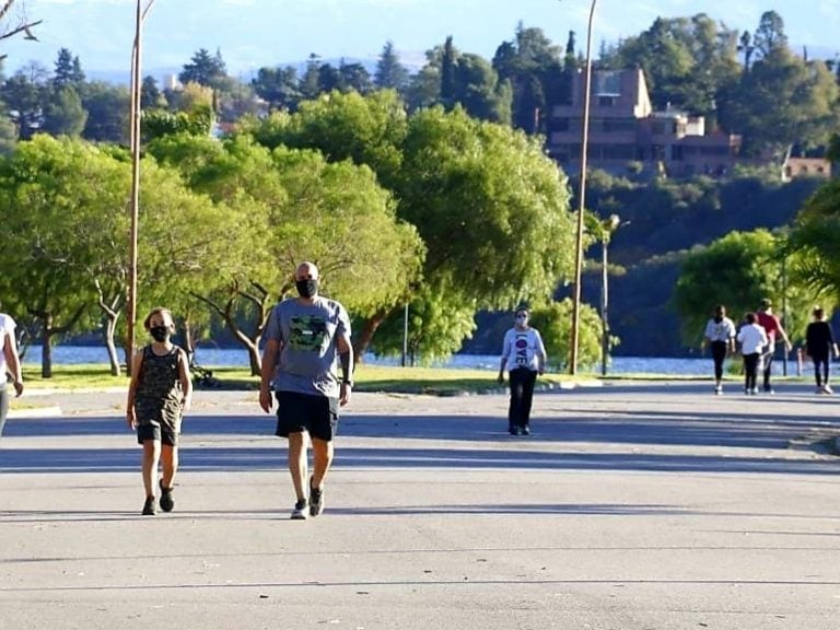 Caminatas recreativas en Villa Carlos Paz. Foto: Facebook / Municipalidad VCP).