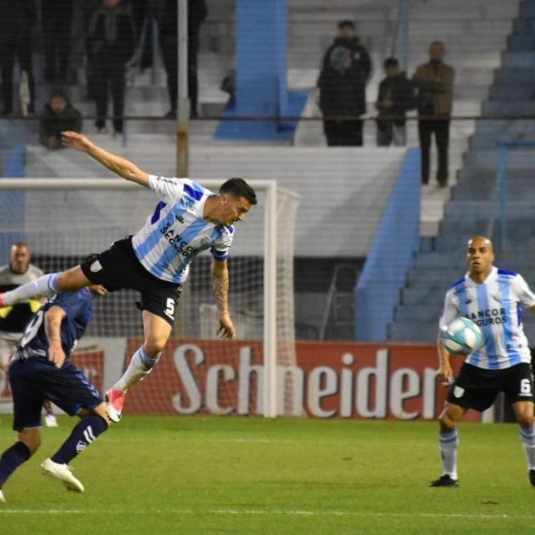 Emiliano Romero, una de las columnas vertebrales del "celeste". (@OficialAMSyD)