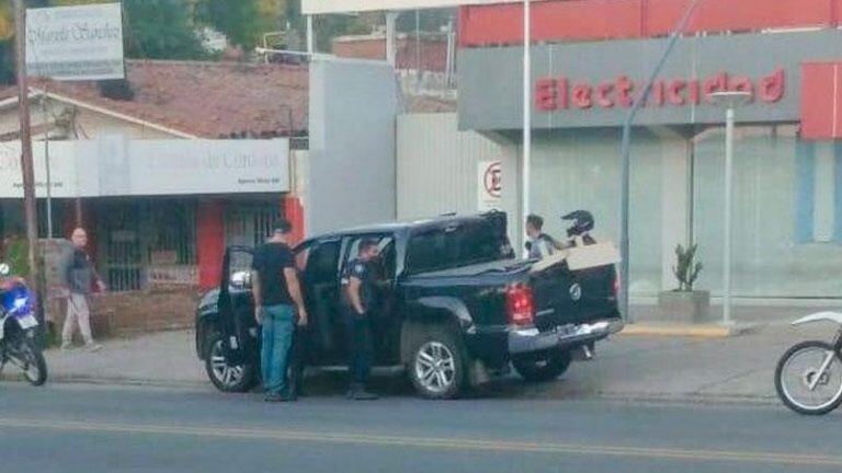 Sitio y momento del conflicto el pasado viernes en Carlos Paz. (Foto: gentileza ElDoce.tv).