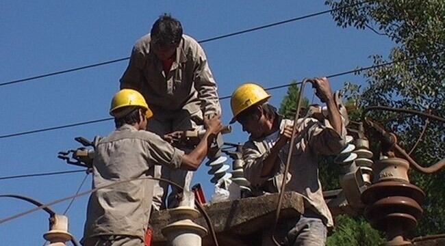 Trabajo en líneas de Electricidad de Misiones (exEMSA). (CIMECO)