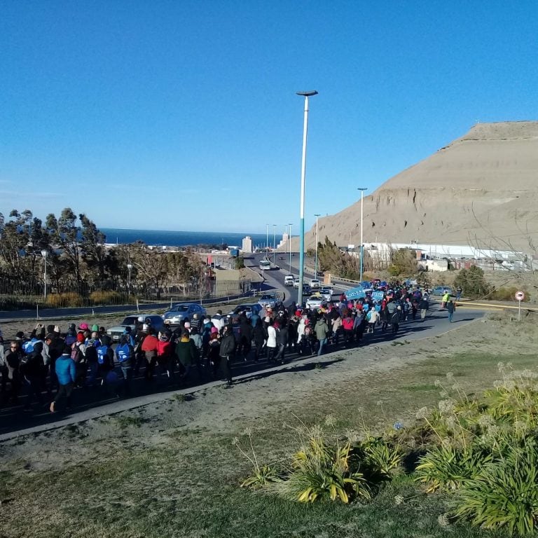 Hubo varios reclamos por el pago escalonado por parte de los estatales. Foto Eliana Gómez