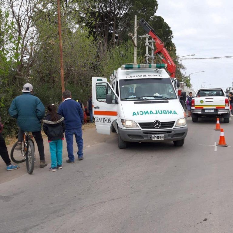 Trabajadores eléctricos heridos.