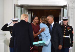 US President Barack Obama(R) and First Lady Michelle Obama(2nd-L) welcome Preisdent-elect Donald Trump(L) and his wife Melania(2nd-R) to the White House in Washington, DC January 20, 2017.  / AFP PHOTO / JIM WATSON