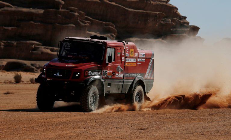 Siarhei Viazovich, Pavel Haranin y Anton Zaparoshchanka; la tripulación del camión MAZ que se encuentra ganando provisionalmente el Dakar.