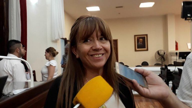 La diputada por Famatina, Adriana Olima sería quien, a partir de ahora, se haría cargo de los fondos. Esto causó el rechazo de un grupo de beneficiarios.