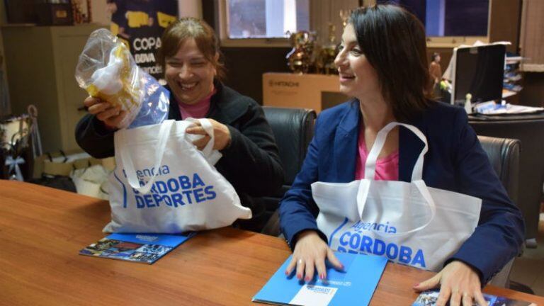 Eliana Neme y Eliam Molina representarán a nuestro país en el Mundial de Remo de mujeres recuperadas de cáncer de mama.