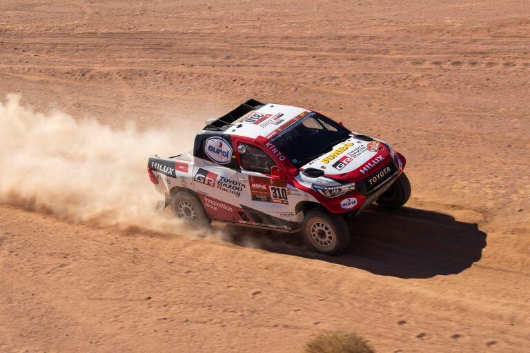 Fernando Alonso, con la Hilux del Toyota Gazoo Racing.