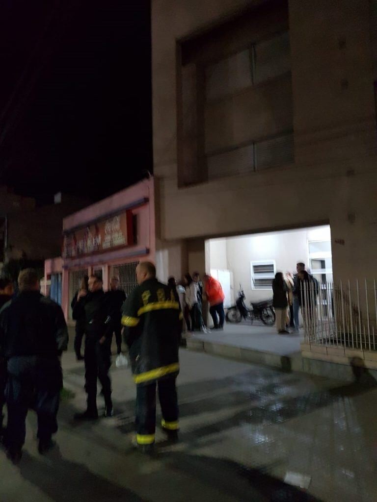 Se olvidó la cera en la hornalla y evacuaron un edificio