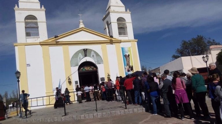 Miles de personas llegaron a Renca para celebrar al Santo Cristo del Espino. Foto: El Diario de la República.