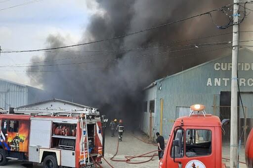 Incendio en galpón del Grupo Mirgor.