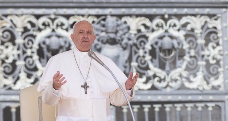 EPA2726. CIUDAD DEL VATICANO (VATICANO), 01/05/2019.- El papa Francisco preside la audiencia general semanal, este miércoles, en la plaza de San Pedro del Vaticano. EFE/ Claudio Peri