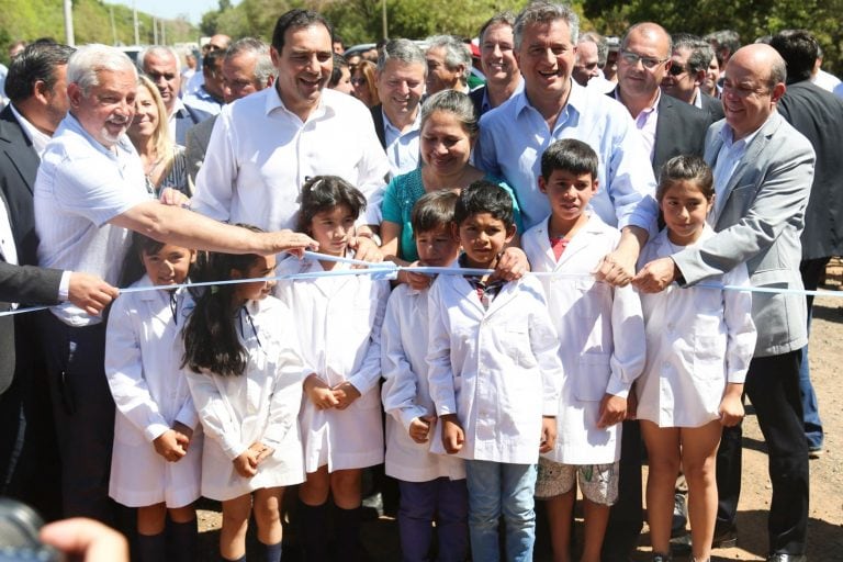 Echevere inaugurando tramo de ripio en Ruta provincial