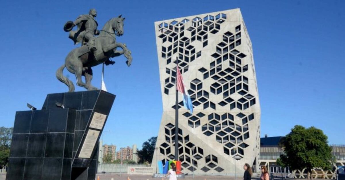 En Córdoba peligra el pago de los salarios y jubilaciones de abril de empleados estatales
