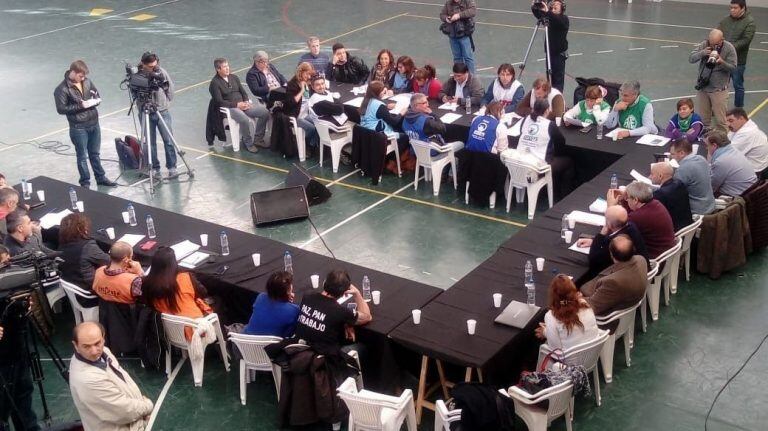 La reunión pasó a cuarto intermedio.