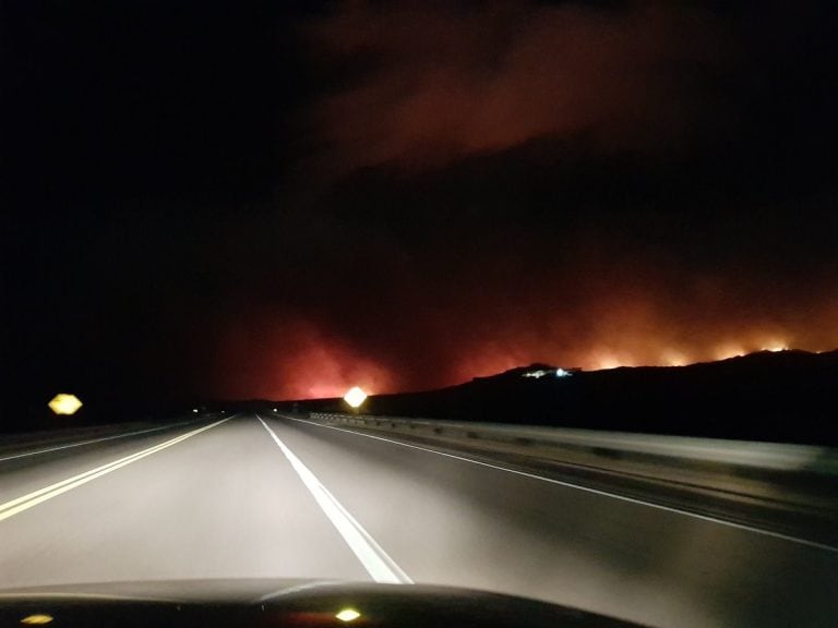 El incendio podría verse desde la ruta.