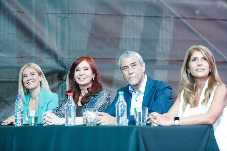 En Avellaneda, Verónica Magario, Cristina Kirchner, Jorge Ferraresi (Twitter/@CFKargentina)