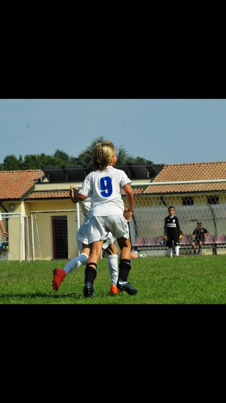 Wanda Nara acompañó a jugar al fútbol a su hijo Valentino y él le dedicó un gol. Instagram/wanda_icardi