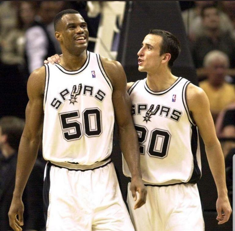 Manu Ginóbili junto a David Robinson en San Antonio Spurs.