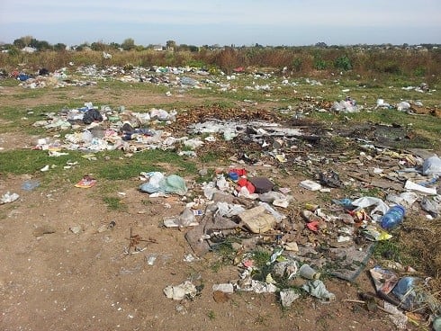 La niña fue encontrada en un basural de Av Mac Lean