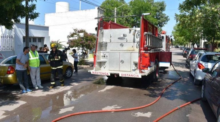 La pronta llegada de los bomberos evitó mayores problemas (Plan B Noticias)