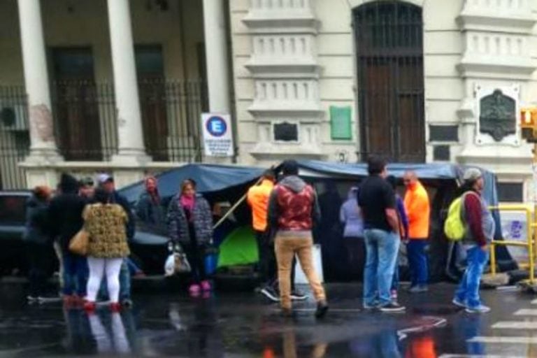 La comuna presentó una denuncia contra los trabajadores por obstaculizar el tránsito.