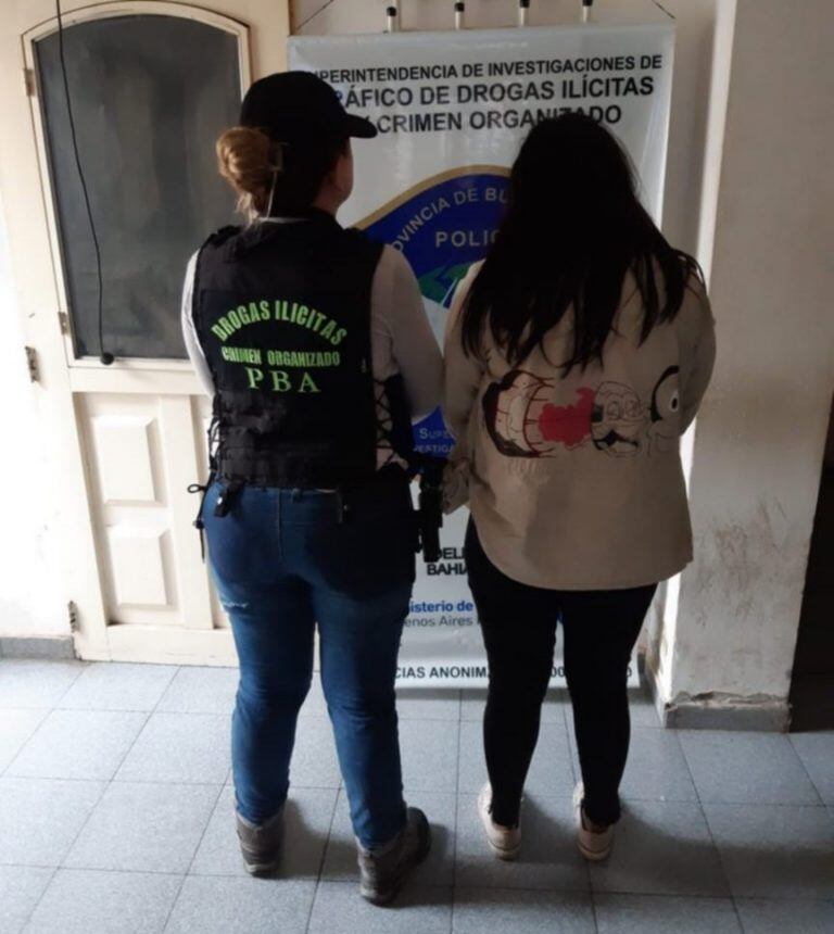 Arrestan a una mujer por venta de drogas