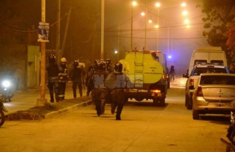 Vecinos del barrio Villa Prosperidad protagonizaron una "pueblada" al linchar a un presunto abusador. (Foto: Diario Norte)