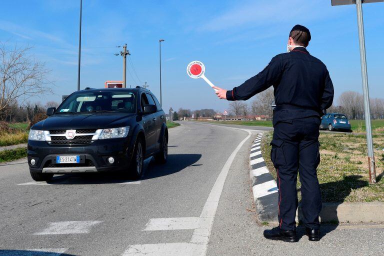 Los controles policiales no solo están sucediendo en China sino en varios países (Foto: Miguel MEDINA / AFP)