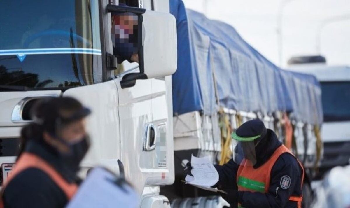 Mendoza: aislaron a nueve policías por el efectivo contagiado