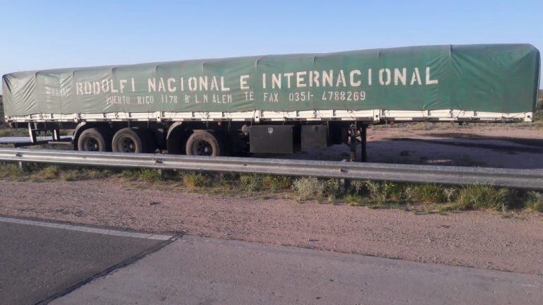 Con el apoyo de las fuerzas policiales del puesto de control del paraje Las Salinas, se detuvo un camión que pretendía salir de la provincia.