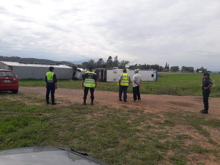 Son dos los muertos en el choque entre un camión y un colectivo en la ruta 34