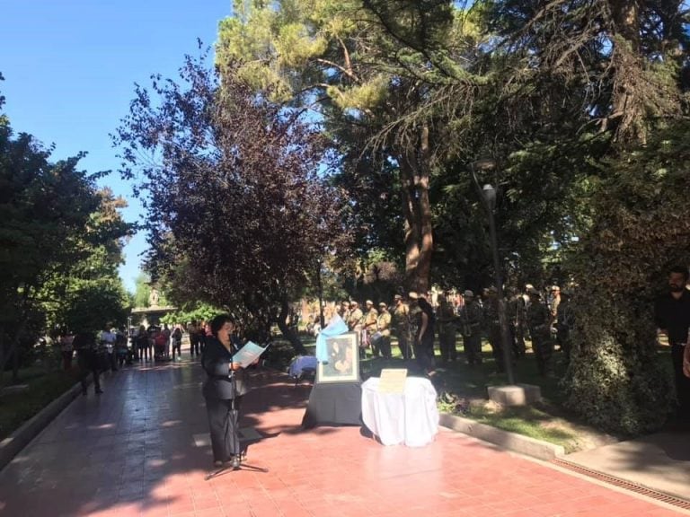 Belgranianos en un acto en la Plaza de Maipú.