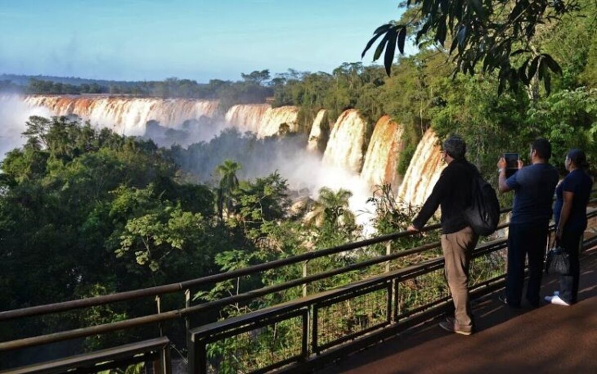 Alarcón descartó que los casos de coronavirus en Iguazú afecten el turismo interno