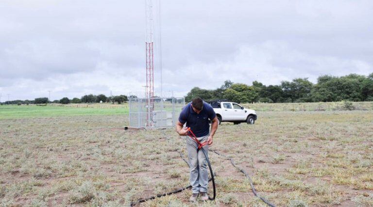 La antena está conectada con Carro Quemado a través de radioenlaces (APN)