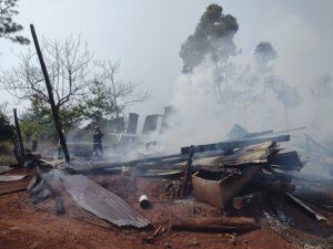 Incendio consumió completamente un aserradero en Panambí