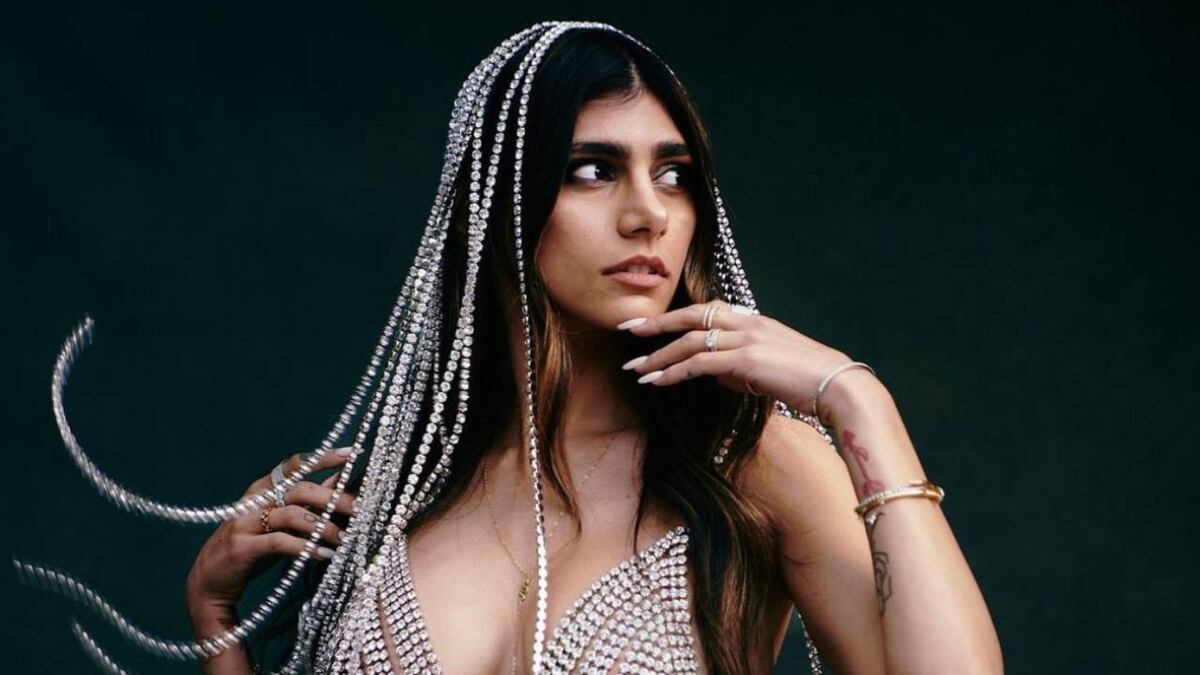 Mia Khalifa se subió a una moto de agua y a pura velocidad disfrutó de un día en bikini “animal-print”