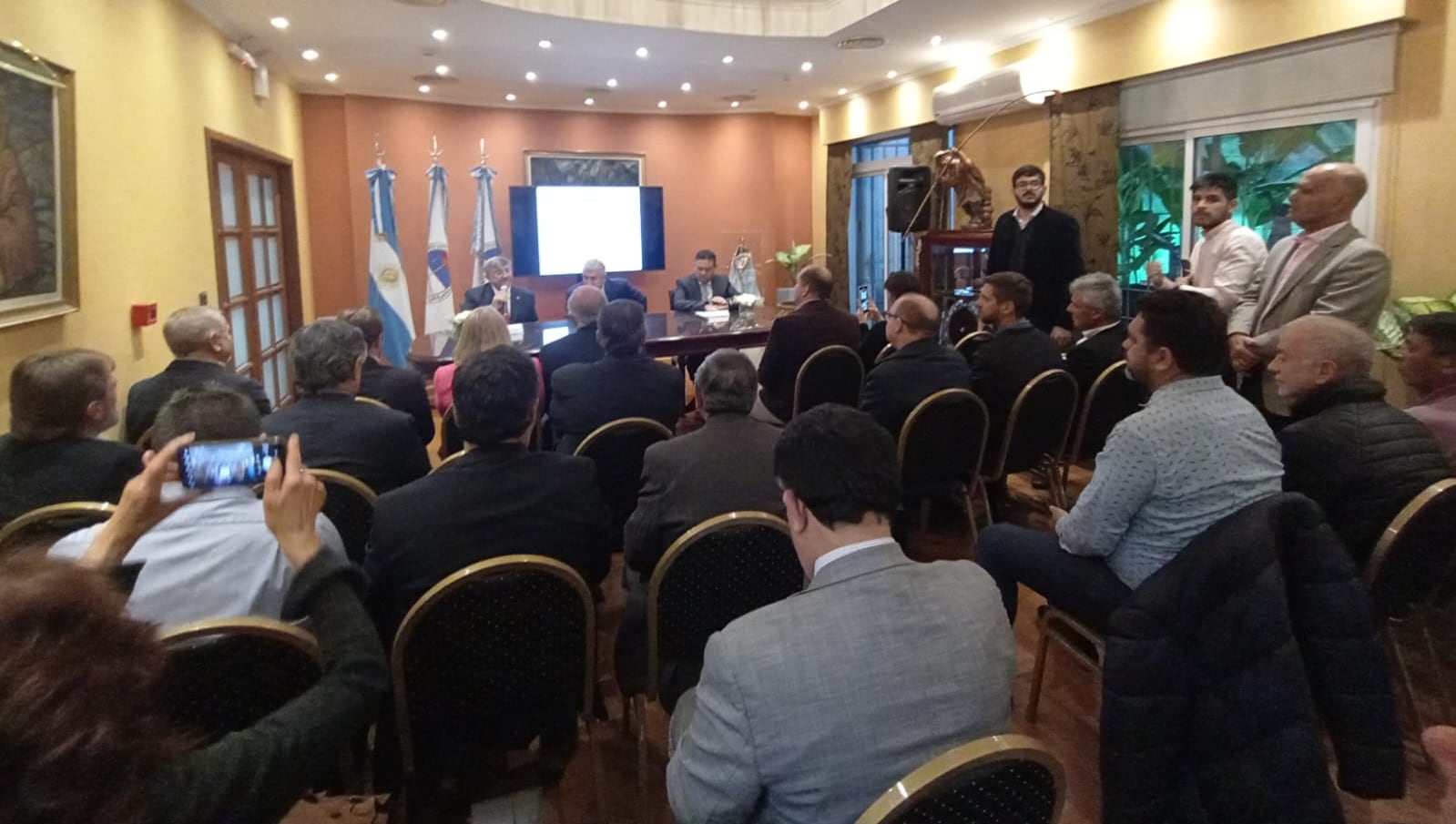 El salón principal de la Casa de Jujuy en Buenos Aires se vio colmado con la presencia de invitados especiales al lanzamiento nacional de la Expojuy 2022.