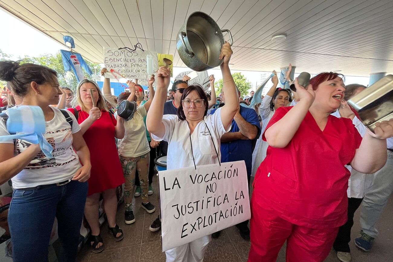 Río Cuarto. El personal de salud de todos los hospitales provinciales de la ciudad de Córdoba realizan un paro de 24 horas. (Tomy Fragueiro / La Voz)