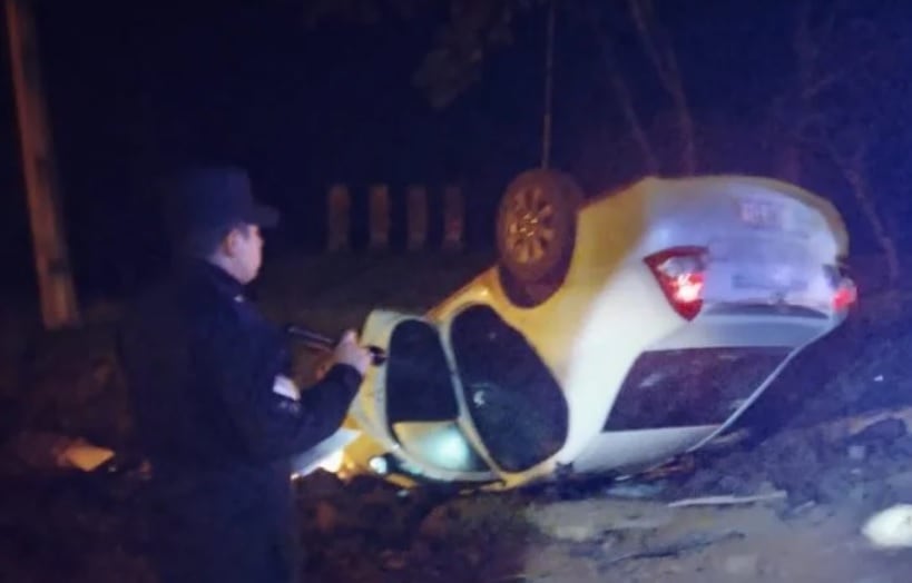 Despiste y vuelco en Oberá dejó solamente daños materiales.