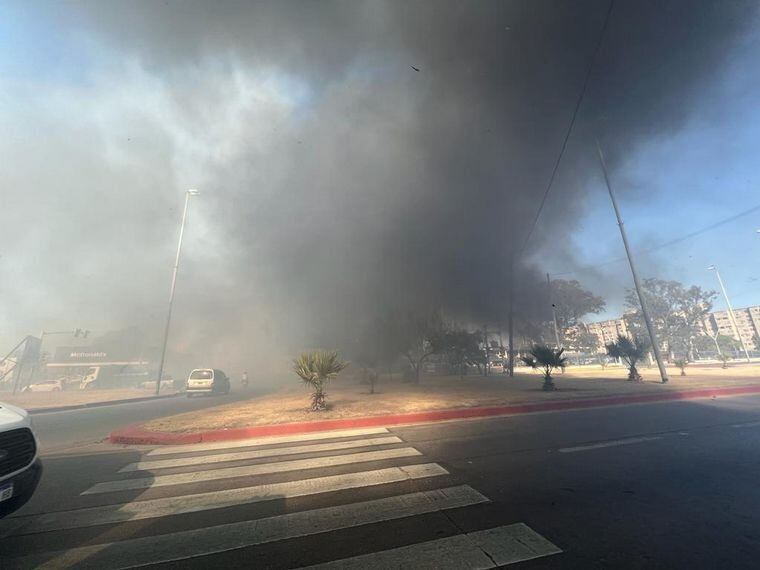 Quemaban pastizales pero el vientos descontroló las llamas.