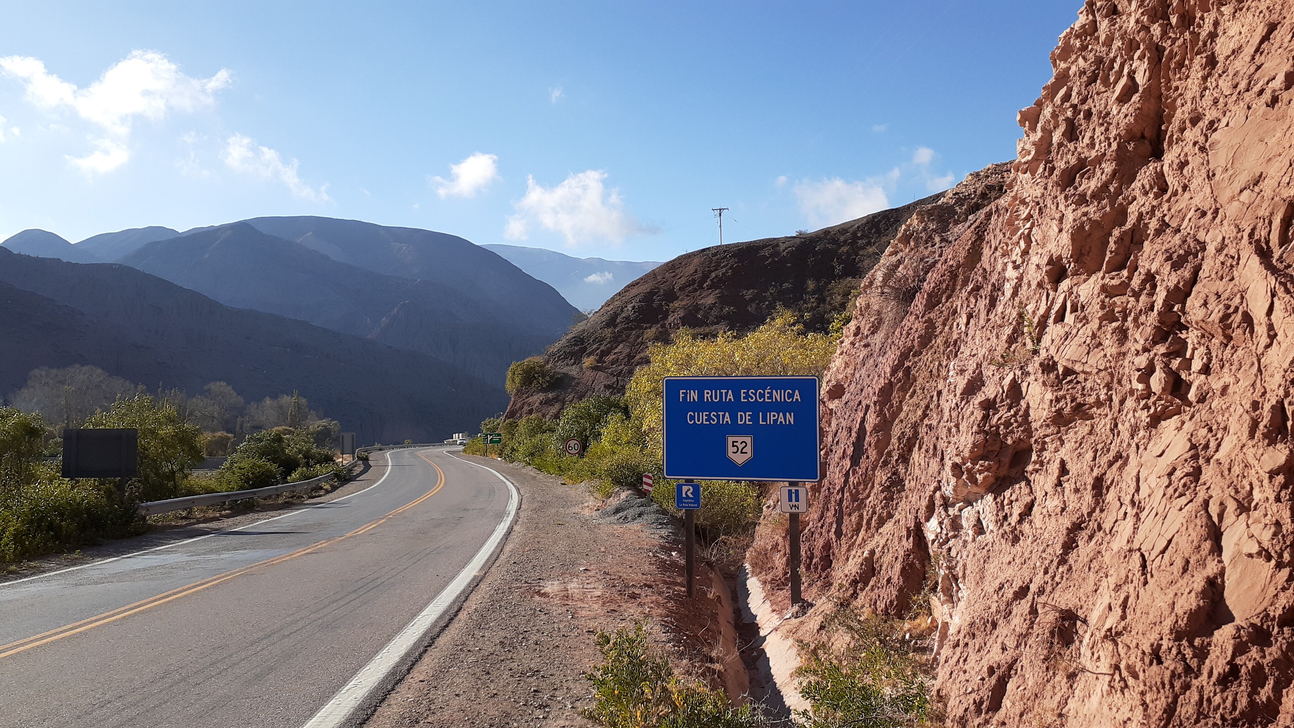 Los operarios de VN trabajaron a lo largo de 43,6 kilómetros de la Ruta Nacional 52, en la colocación de la nueva cartelería.