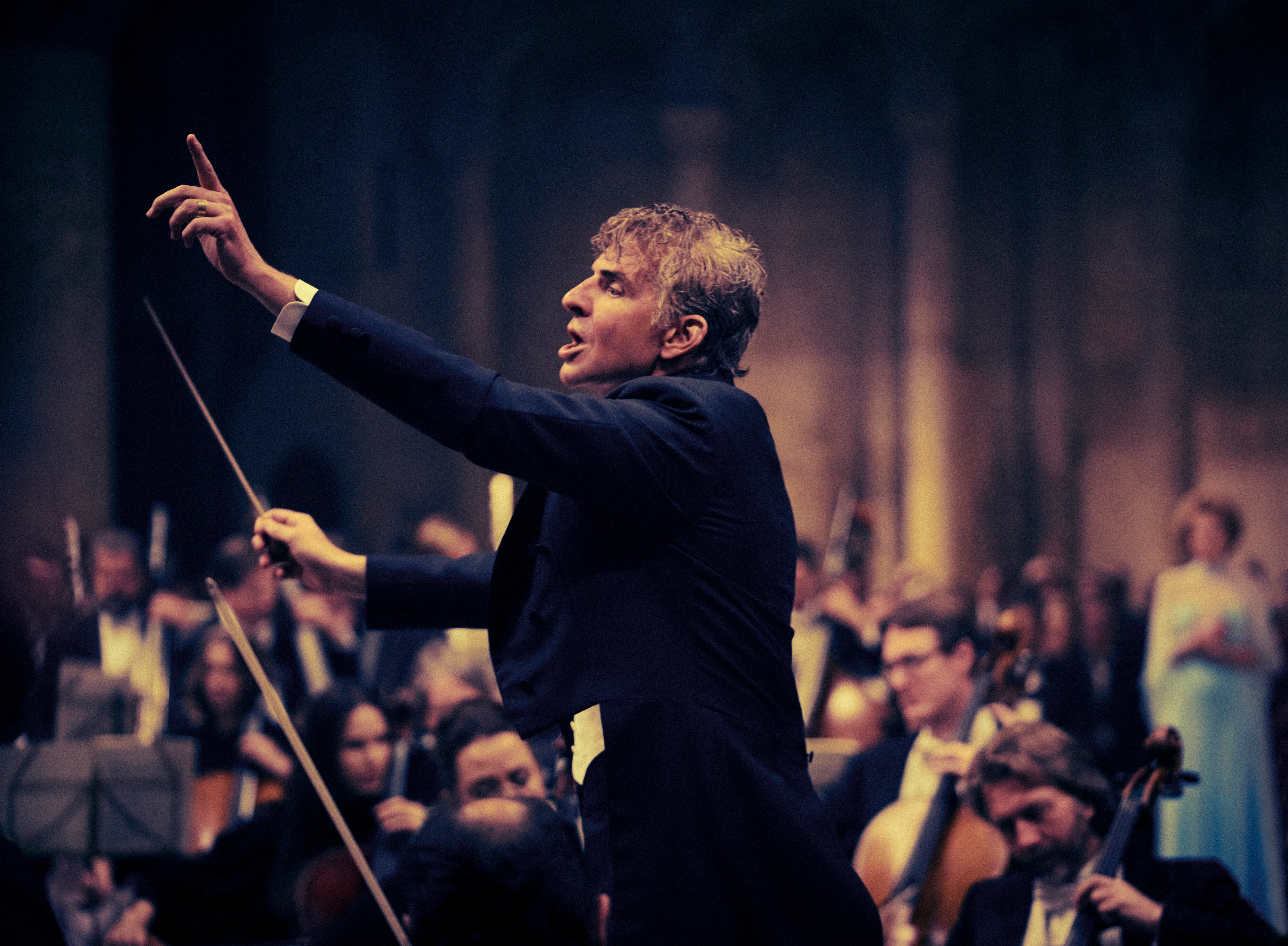 Maestro. Bradley Cooper as Leonard Bernstein (Director/Writer/Producer) in Maestro. Cr. Jason McDonald/Netflix © 2023.