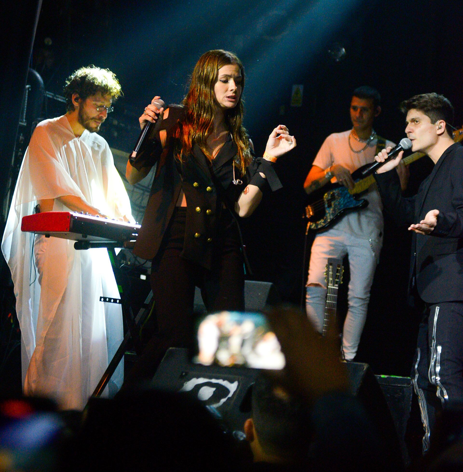 La primera presentación en vivo de la China Suárez como cantante, junto a Santiago Celli, en Niceto Club.