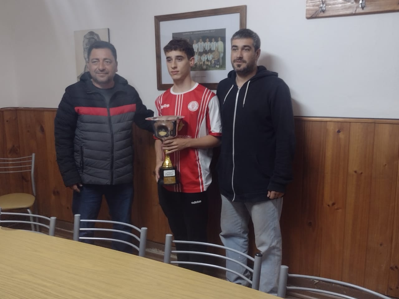 Entrega de copas a los campeones de las cinco categorías de las Divisiones Menores de Fútbol