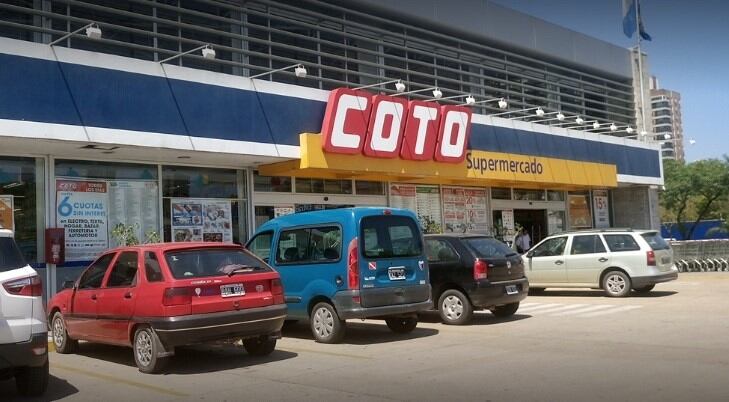 Un cajero de supermercado Coto le salvó al vida a una clienta en Santa Fe\u002E (Sebastián Pensiero)