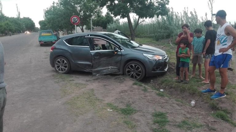 Colisión en General Alvear en el ingreso al club Banco Nación