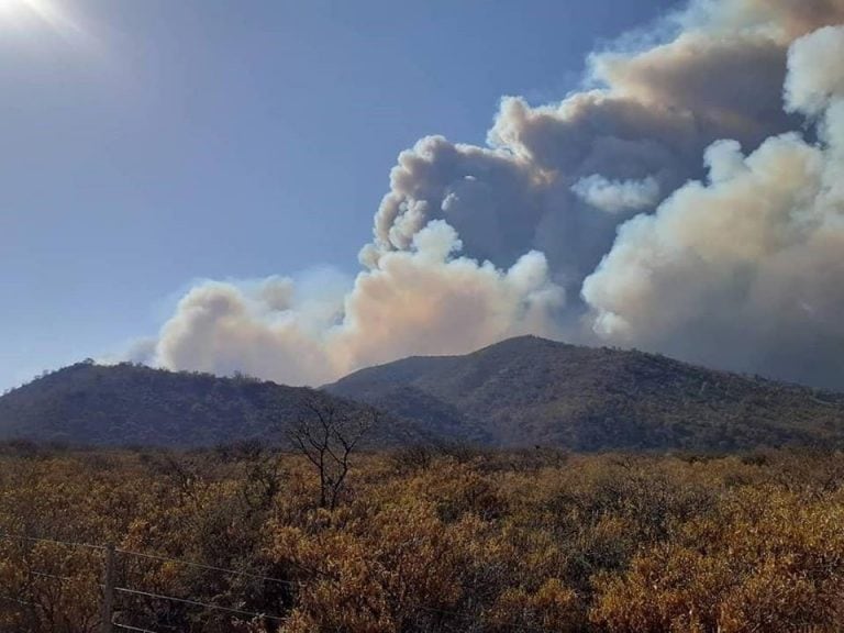 Bomberos de Arroyitos se suman para combatir el incendio de Ischilin