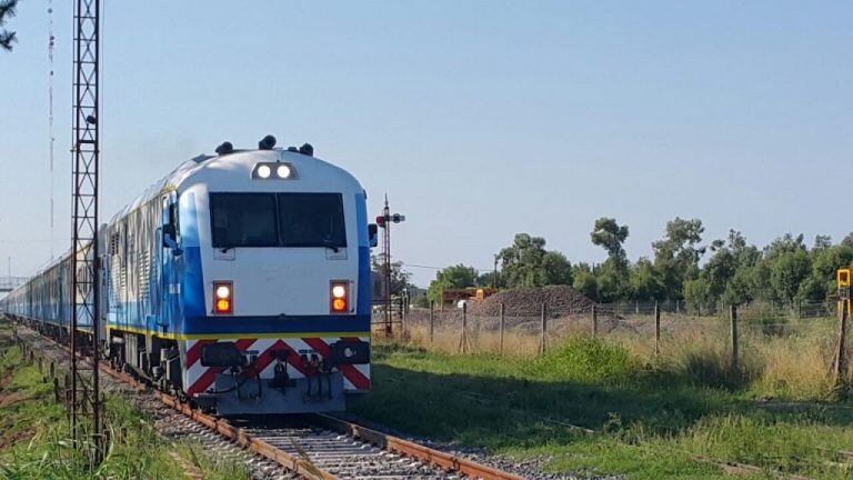 Pasajeros se verán beneficiados con un nuevo tren que irá de La Plata a Constitución sin paradas intermedias.